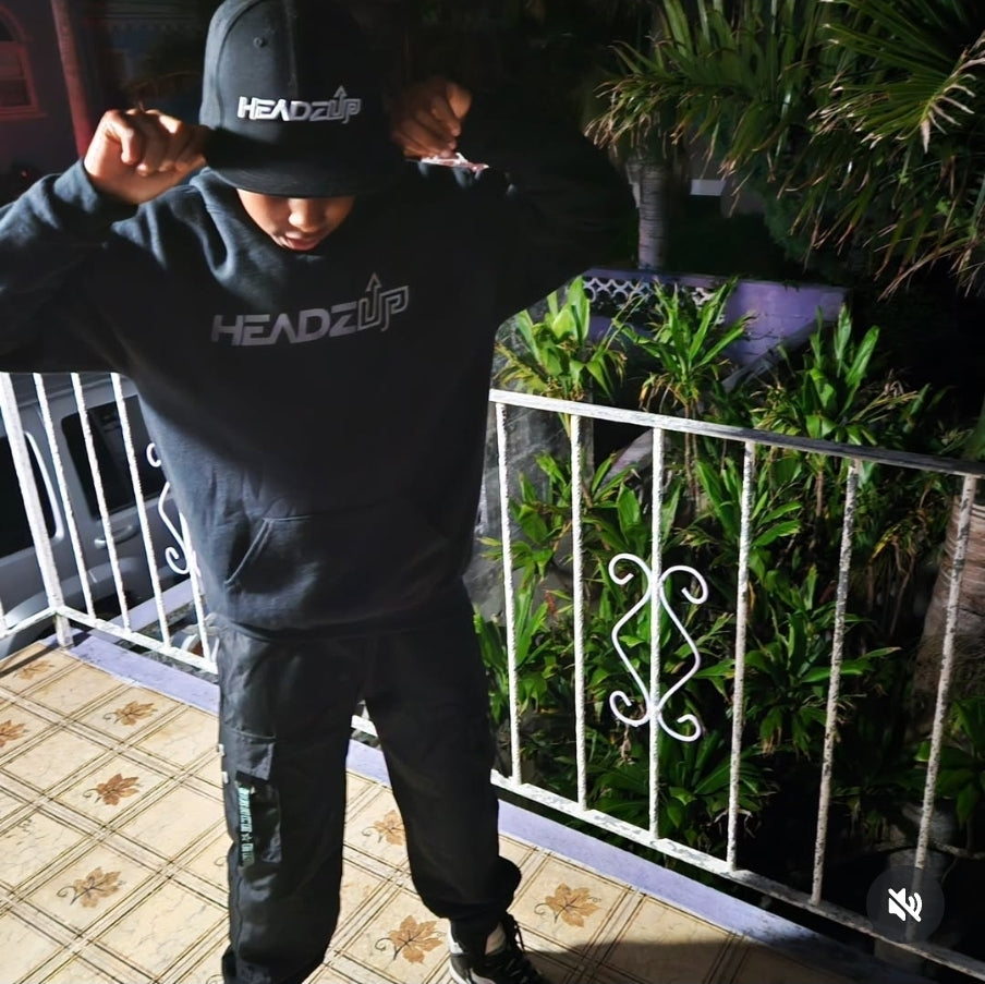 HEADZUP Black Snapback
